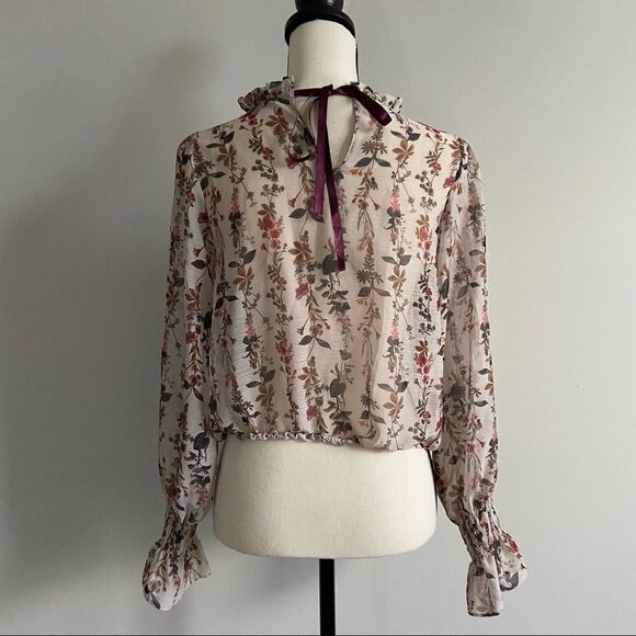 Zara Dainty Floral Bell Sleeve Top - Picture 10 of 11